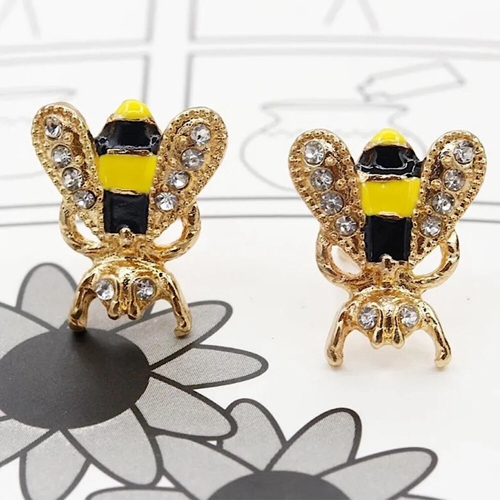 🐝 ✨3 for$23 🐝 NWT Queen Bee Studs✨🐝